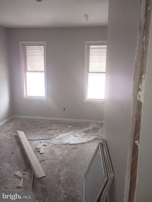 Image 6 of property listing at 504 E LYNN AVE, Baltimore, MD 21223