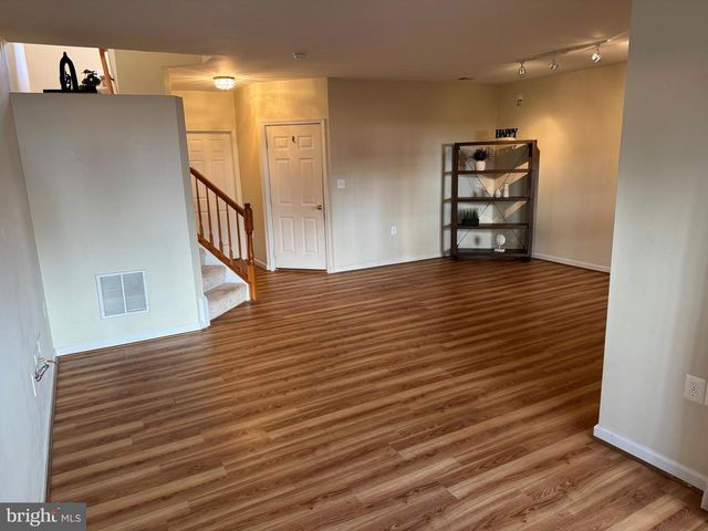45778 PALACE TER, Sterling, VA 20166