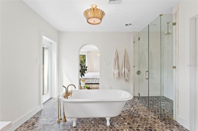 1311 E PARK CIRCLE, Tampa, FL 33604