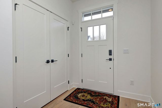 27 Heritage Lane, Woodbridge, CT 06525