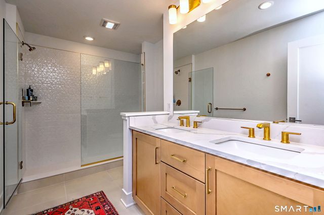 27 Heritage Lane, Woodbridge, CT 06525