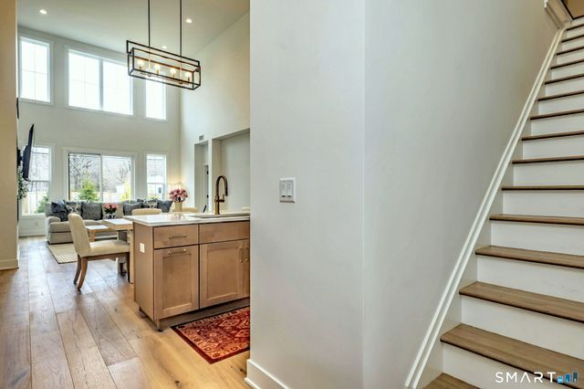 27 Heritage Lane, Woodbridge, CT 06525