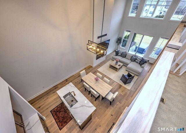 27 Heritage Lane, Woodbridge, CT 06525