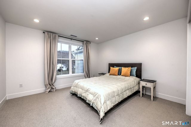 27 Heritage Lane, Woodbridge, CT 06525