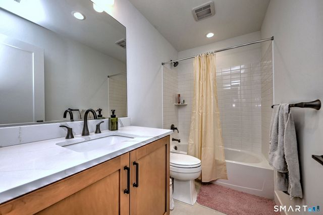 27 Heritage Lane, Woodbridge, CT 06525