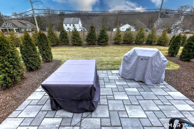 27 Heritage Lane, Woodbridge, CT 06525