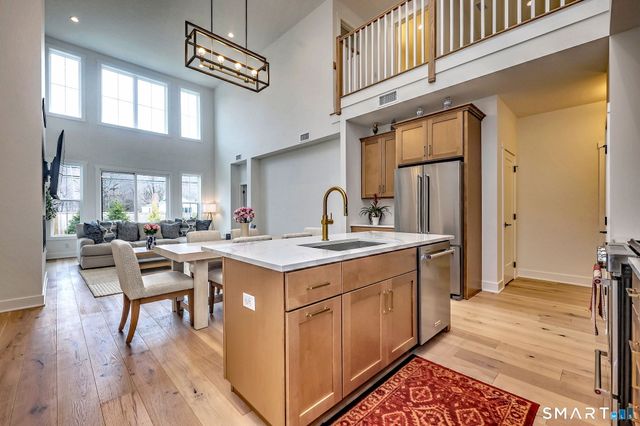 27 Heritage Lane, Woodbridge, CT 06525