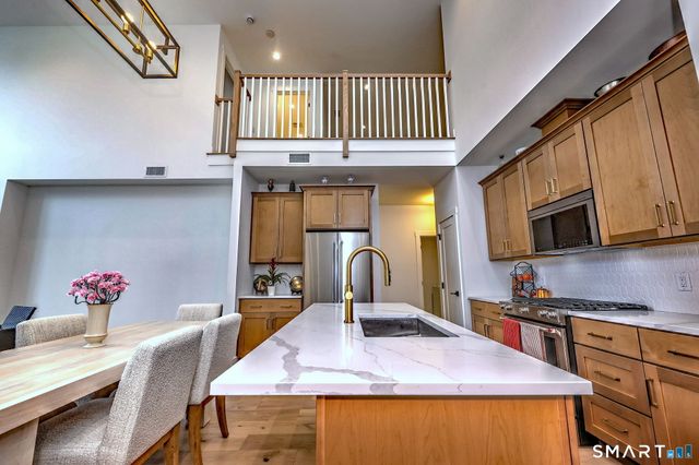 27 Heritage Lane, Woodbridge, CT 06525