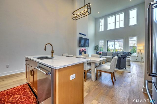 27 Heritage Lane, Woodbridge, CT 06525