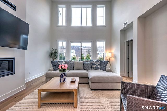 27 Heritage Lane, Woodbridge, CT 06525