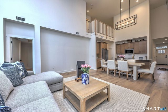 27 Heritage Lane, Woodbridge, CT 06525