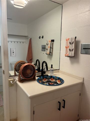 2957 Kalakaua Avenue 211, Honolulu, HI 96815