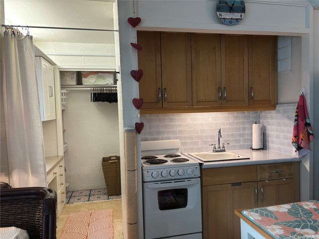 2957 Kalakaua Avenue 211, Honolulu, HI 96815