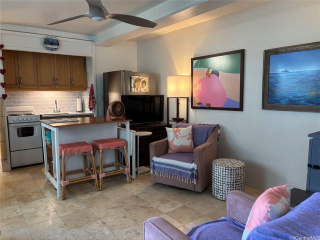2957 Kalakaua Avenue 211, Honolulu, HI 96815