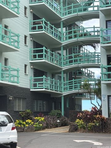 2957 Kalakaua Avenue 211, Honolulu, HI 96815