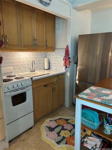 2957 Kalakaua Avenue 211, Honolulu, HI 96815