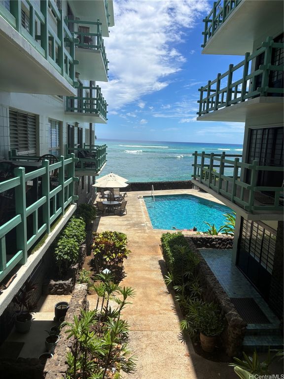 2957 Kalakaua Avenue 211, Honolulu, HI 96815