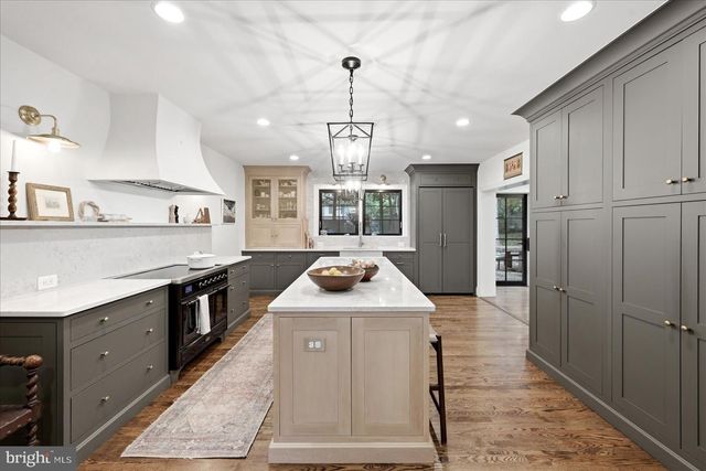 710 LIVE OAK DR, Mclean, VA 22101