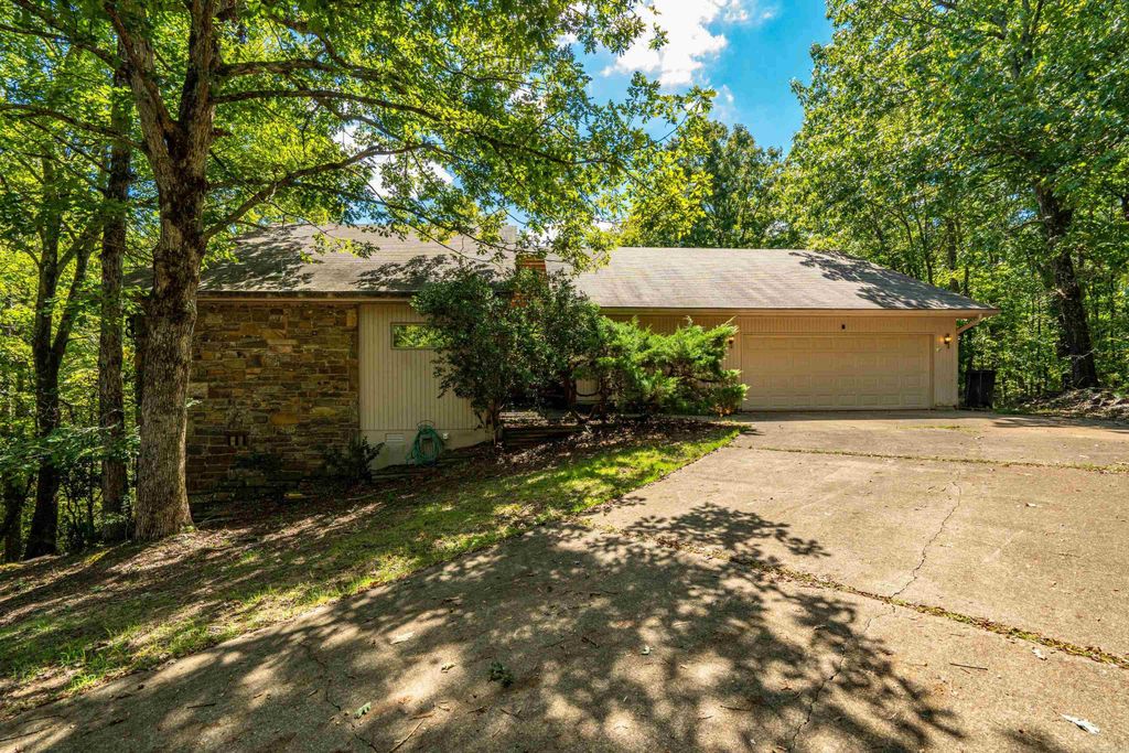 4 Quisto Circle, Hot Springs Village, AR 71909