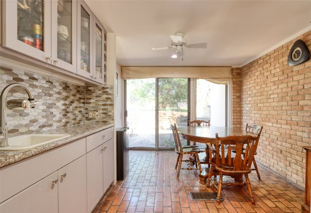 610 W Park Avenue, Weatherford, TX 76086