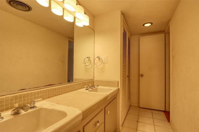 610 W Park Avenue, Weatherford, TX 76086