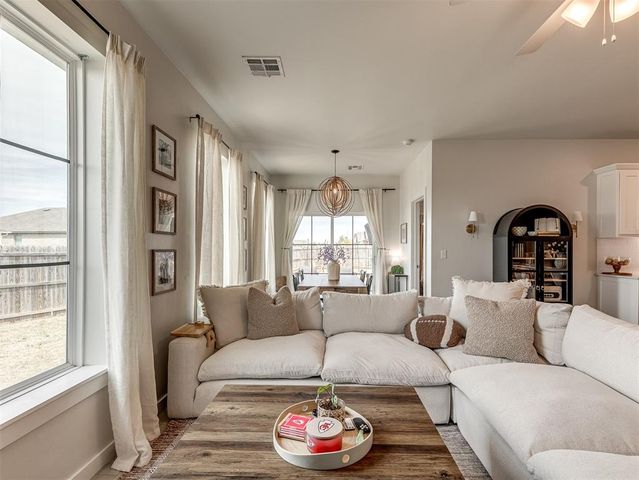 10713 NW 18th Street, Yukon, OK 73099