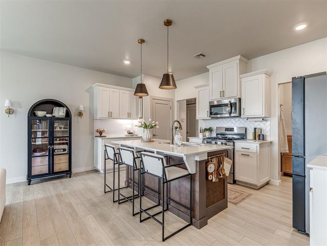 10713 NW 18th Street, Yukon, OK 73099