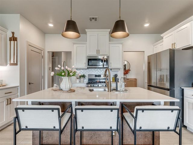 10713 NW 18th Street, Yukon, OK 73099