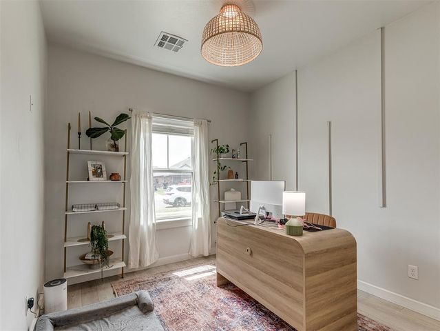 10713 NW 18th Street, Yukon, OK 73099