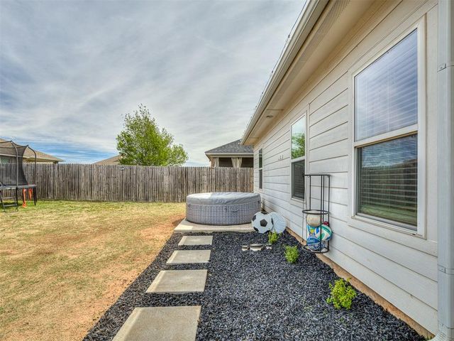 10713 NW 18th Street, Yukon, OK 73099