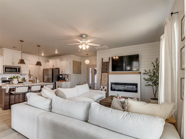 10713 NW 18th Street, Yukon, OK 73099