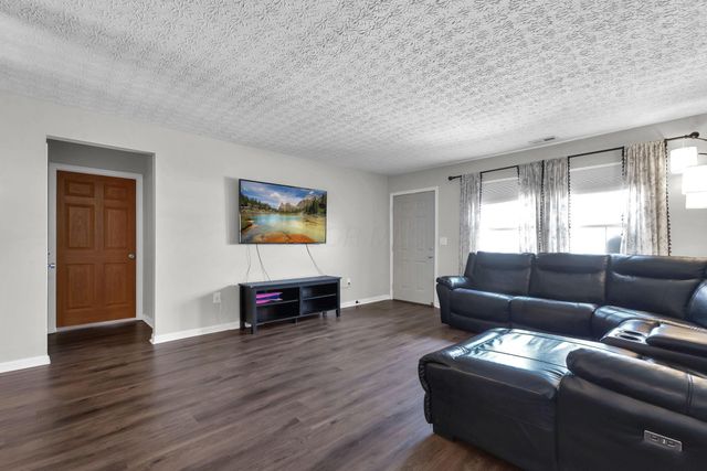 185 Groveport Pike, 1B, Canal Winchester, OH 43110