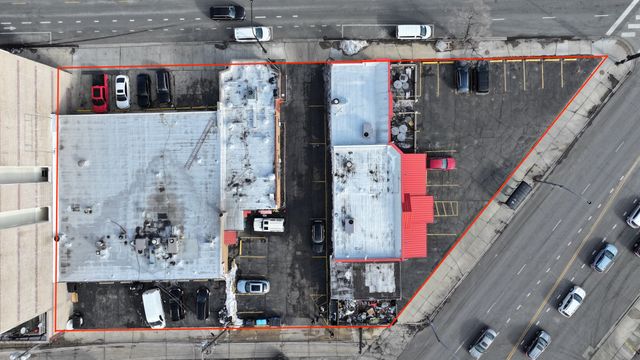 5737 N Lincoln Avenue, Chicago, IL 60659