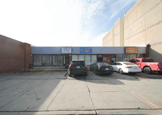 5737 N Lincoln Avenue, Chicago, IL 60659