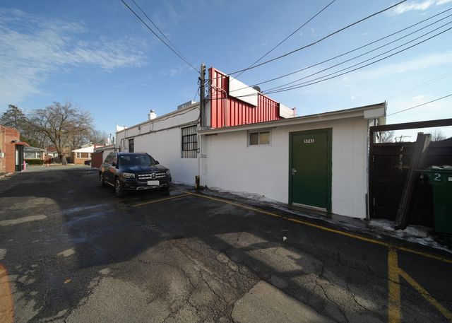 5737 N Lincoln Avenue, Chicago, IL 60659