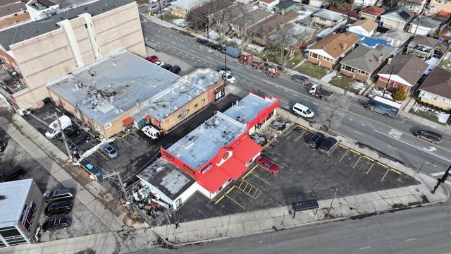 5737 N Lincoln Avenue, Chicago, IL 60659