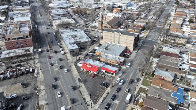 5737 N Lincoln Avenue, Chicago, IL 60659