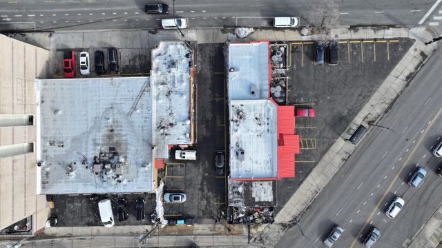 5737 N Lincoln Avenue, Chicago, IL 60659