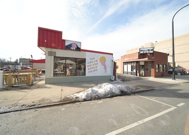 5737 N Lincoln Avenue, Chicago, IL 60659