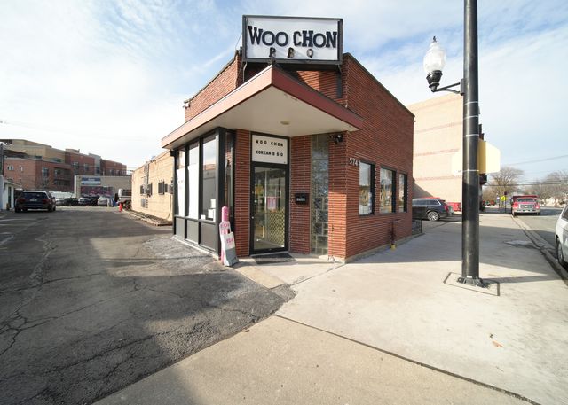 5737 N Lincoln Avenue, Chicago, IL 60659
