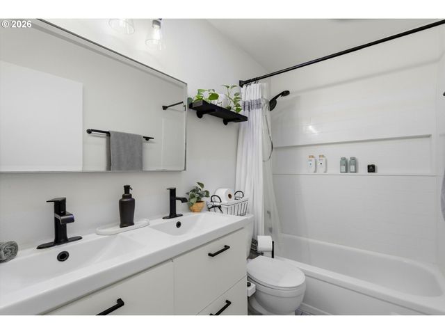 28740 Sw PARKWAY Ave D2, Wilsonville, OR 97070