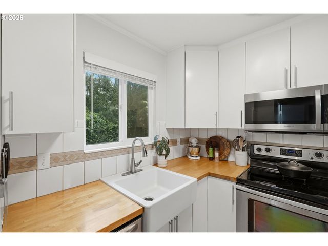 28740 Sw PARKWAY Ave D2, Wilsonville, OR 97070