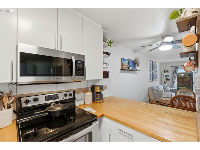 28740 Sw PARKWAY Ave D2, Wilsonville, OR 97070