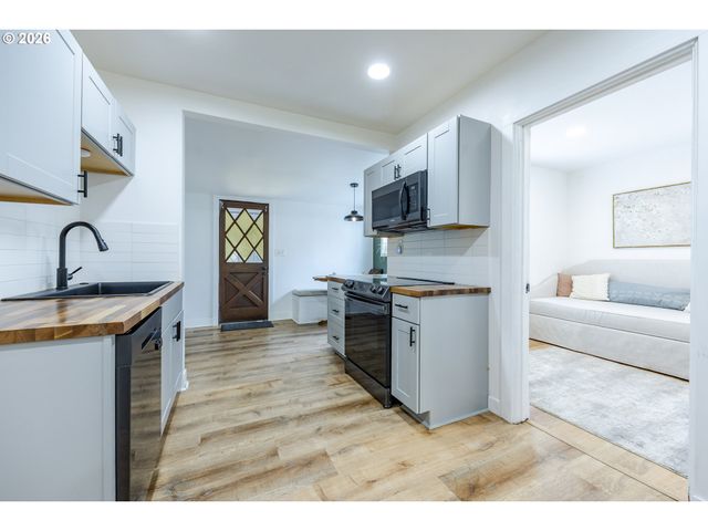 1362 W 11TH Ave, Eugene, OR 97402