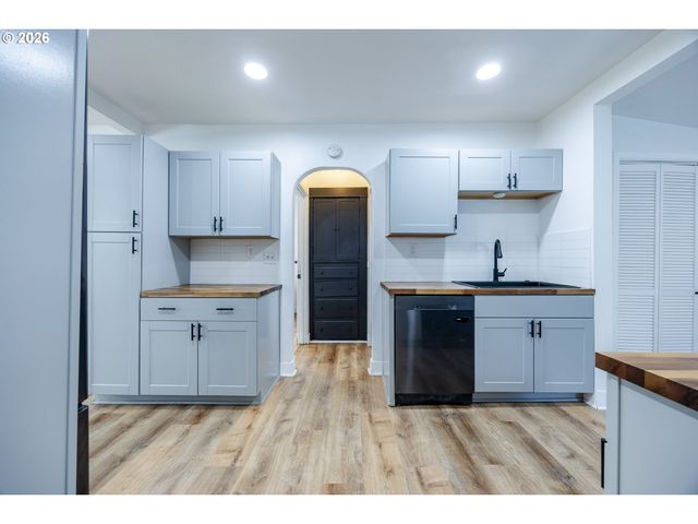 1362 W 11TH Ave, Eugene, OR 97402