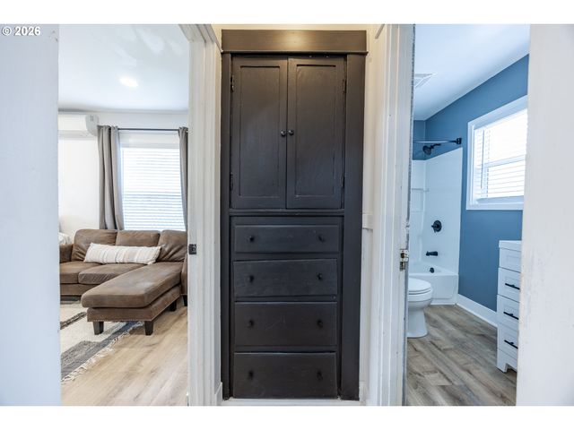 1362 W 11TH Ave, Eugene, OR 97402