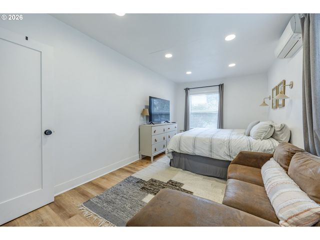 1362 W 11TH Ave, Eugene, OR 97402