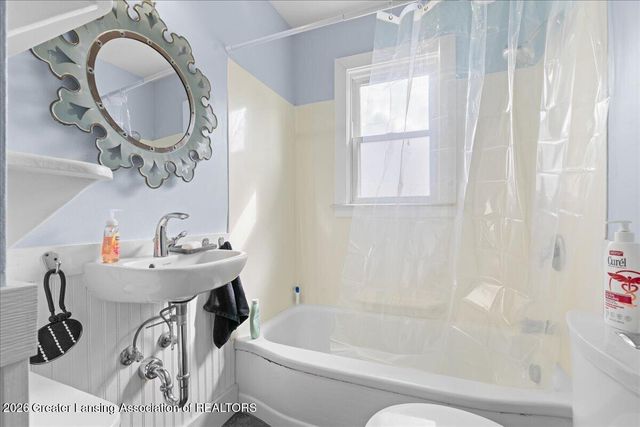 3423 Upton Road, Lansing, MI 48917