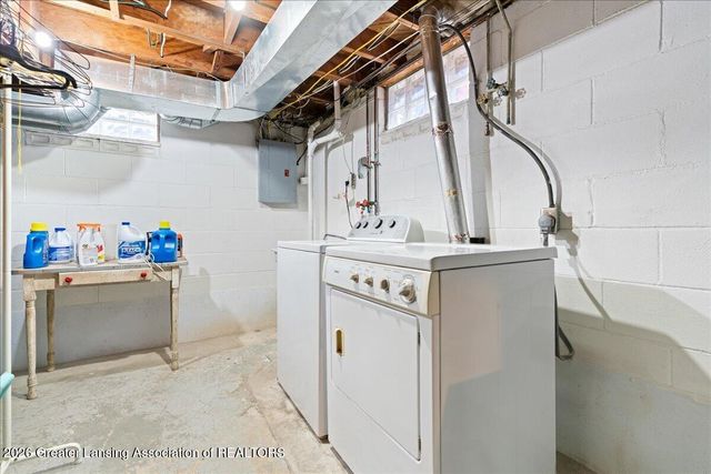 3423 Upton Road, Lansing, MI 48917