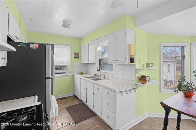 3423 Upton Road, Lansing, MI 48917